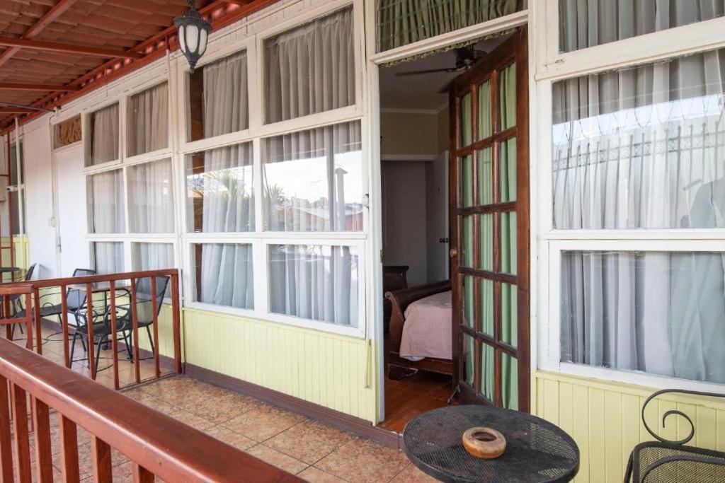 Sura Bed And Breakfast Сан-Хосе Экстерьер фото